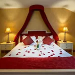 Hotel Kettles Swords